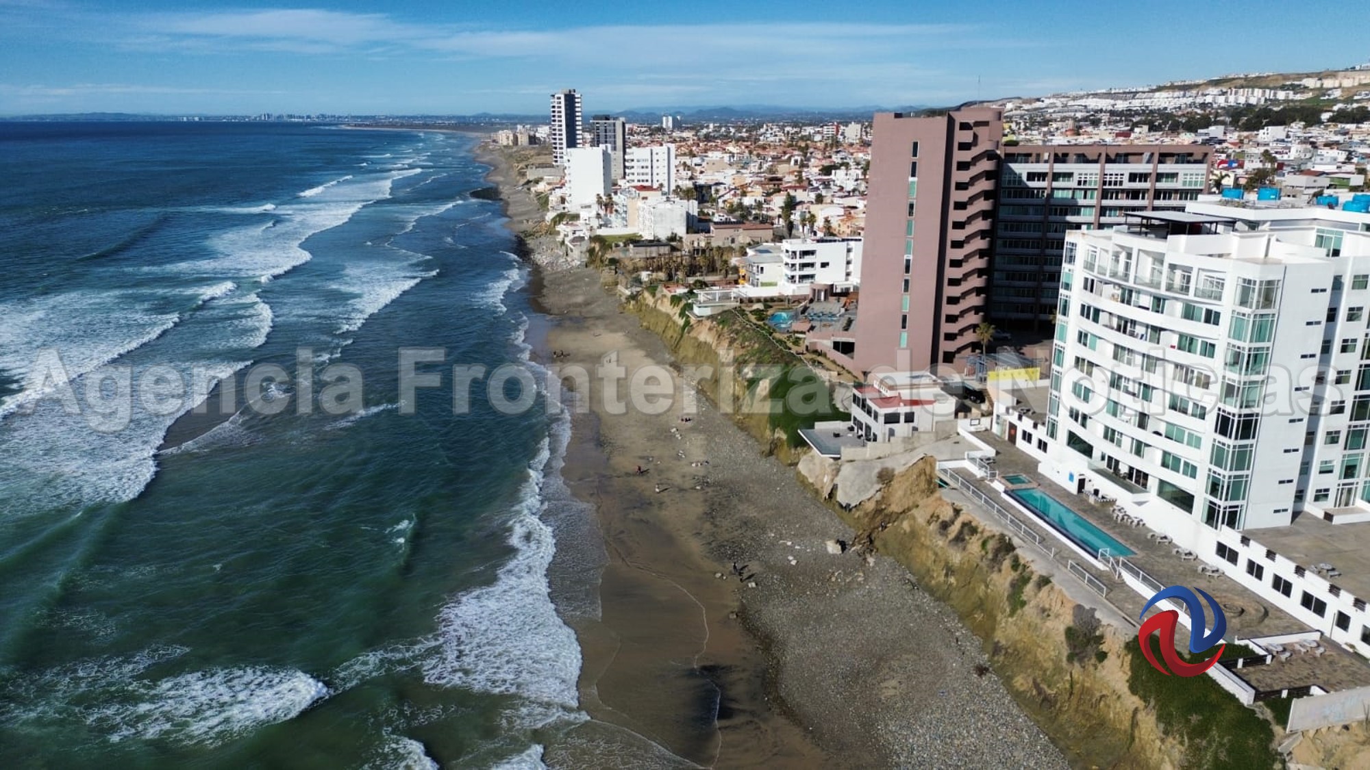 Edificio en Playas en riesgo de colapsar; no hay presencia de autoridades
