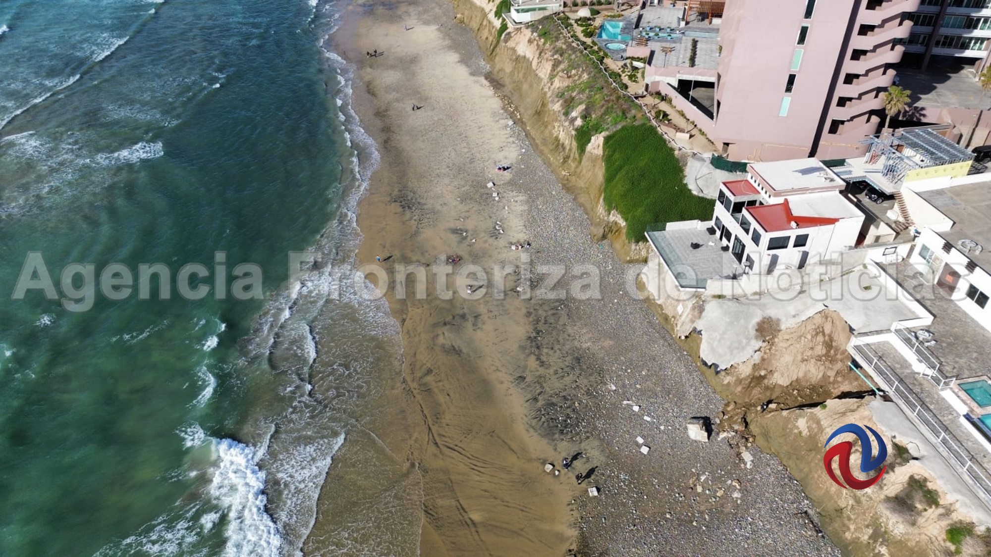 Edificio en Playas en riesgo de colapsar; no hay presencia de autoridades