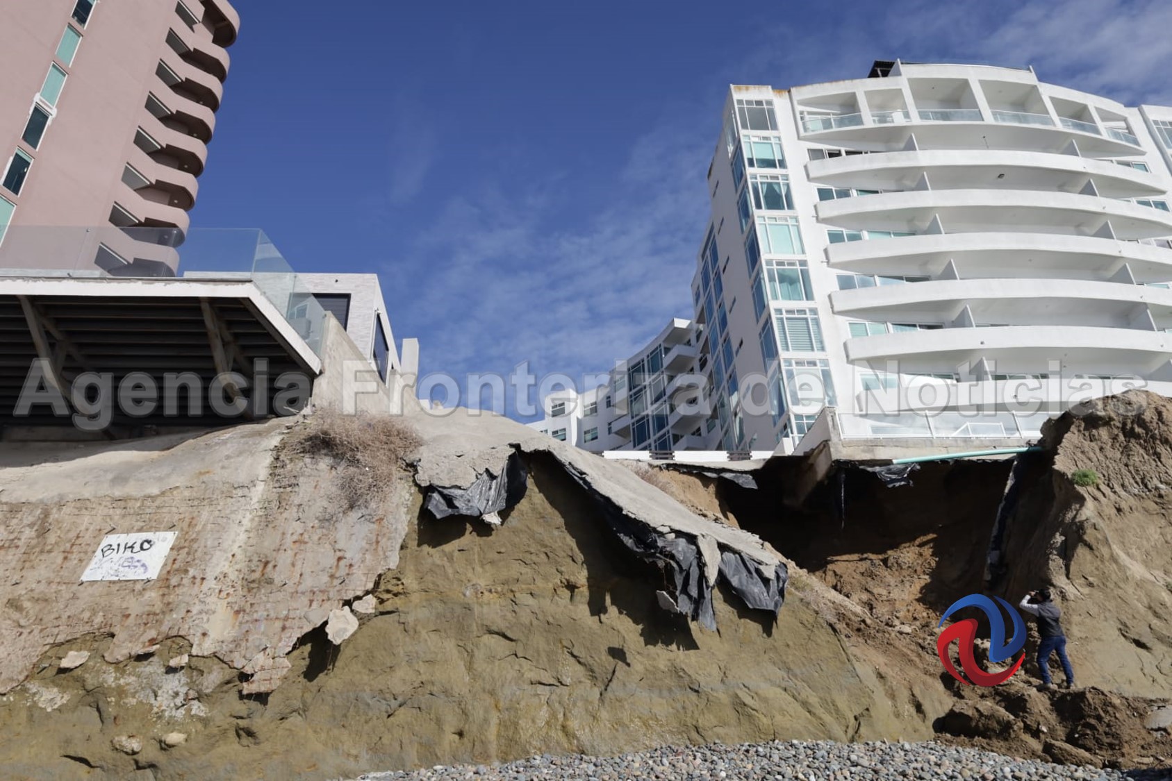 Edificio en Playas en riesgo de colapsar; no hay presencia de autoridades