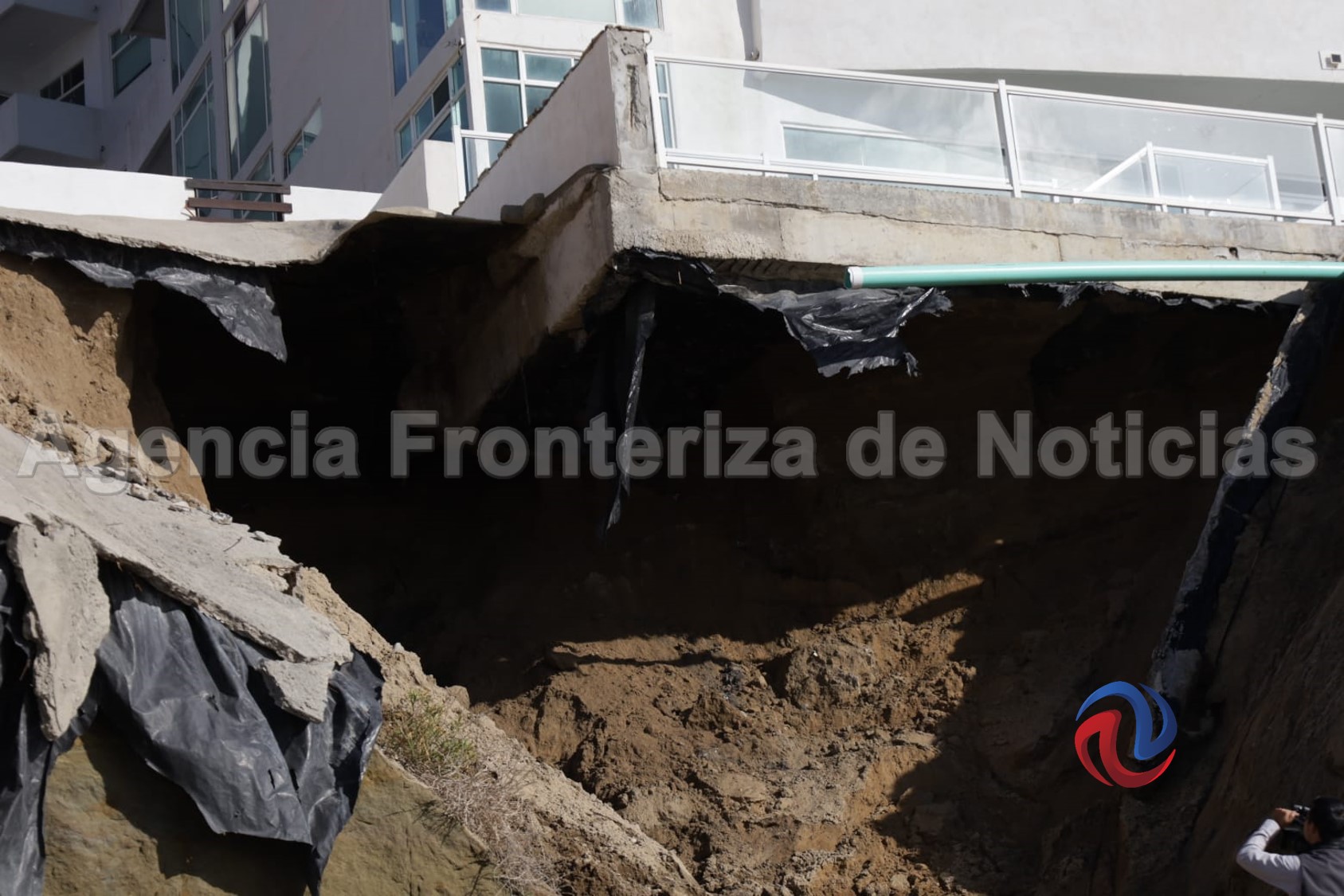 Edificio en Playas en riesgo de colapsar; no hay presencia de autoridades
