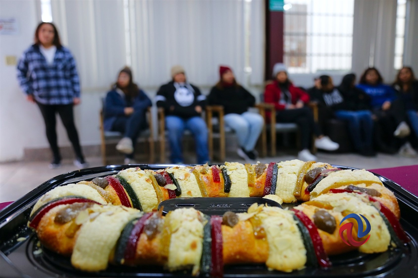 Llevan regalos y Rosca de Reyes a mujeres en Centro de Rehabilitación
