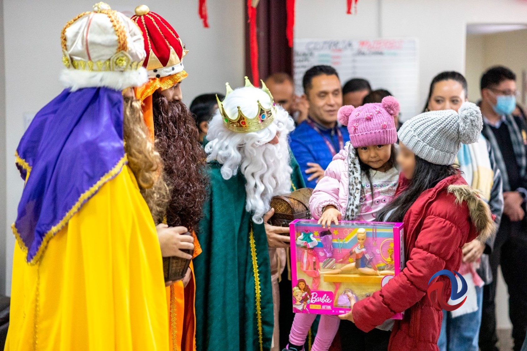 Llevan regalos y Rosca de Reyes a mujeres en Centro de Rehabilitación