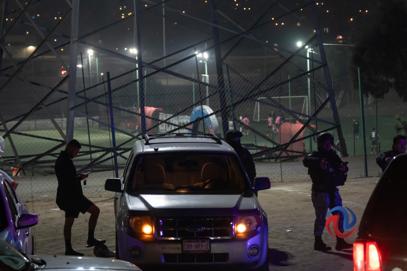 Asesinan a balazos a un hombre en estacionamiento de unas canchas de futbol