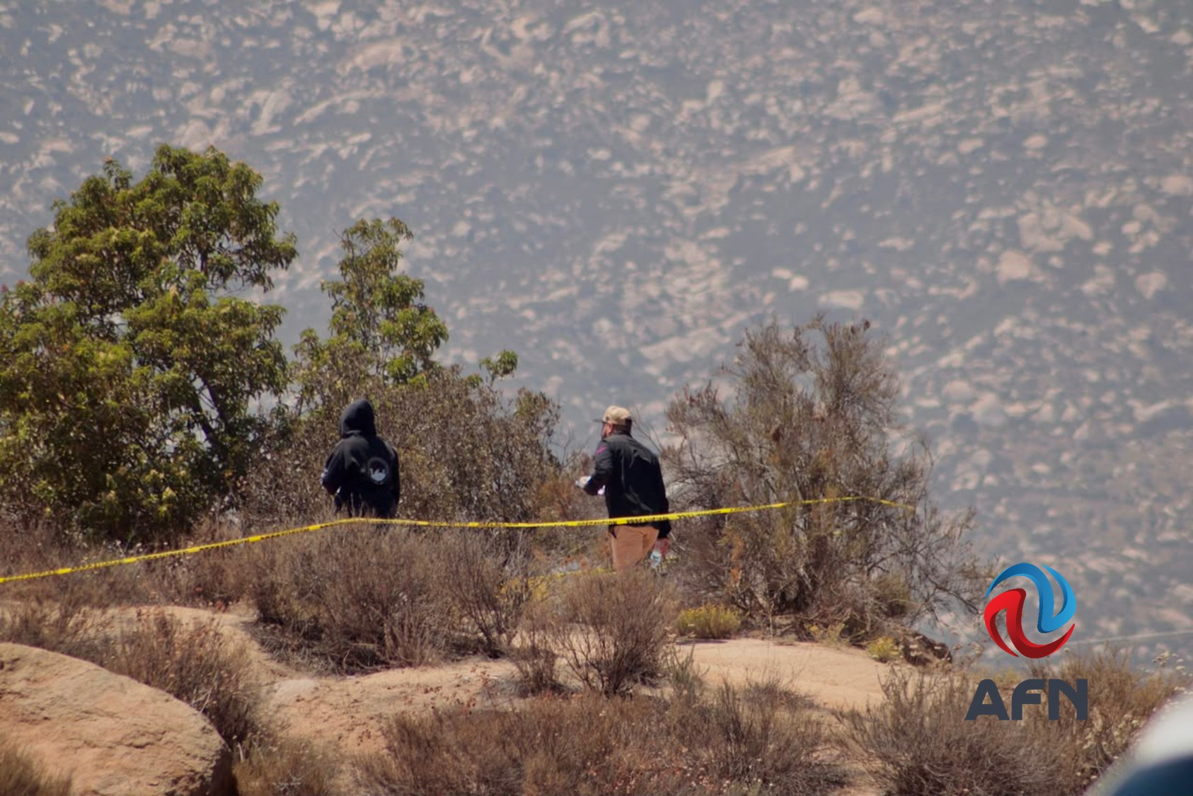 Hallan tres cadáveres en fosa clandestina en área serrana de Tecate