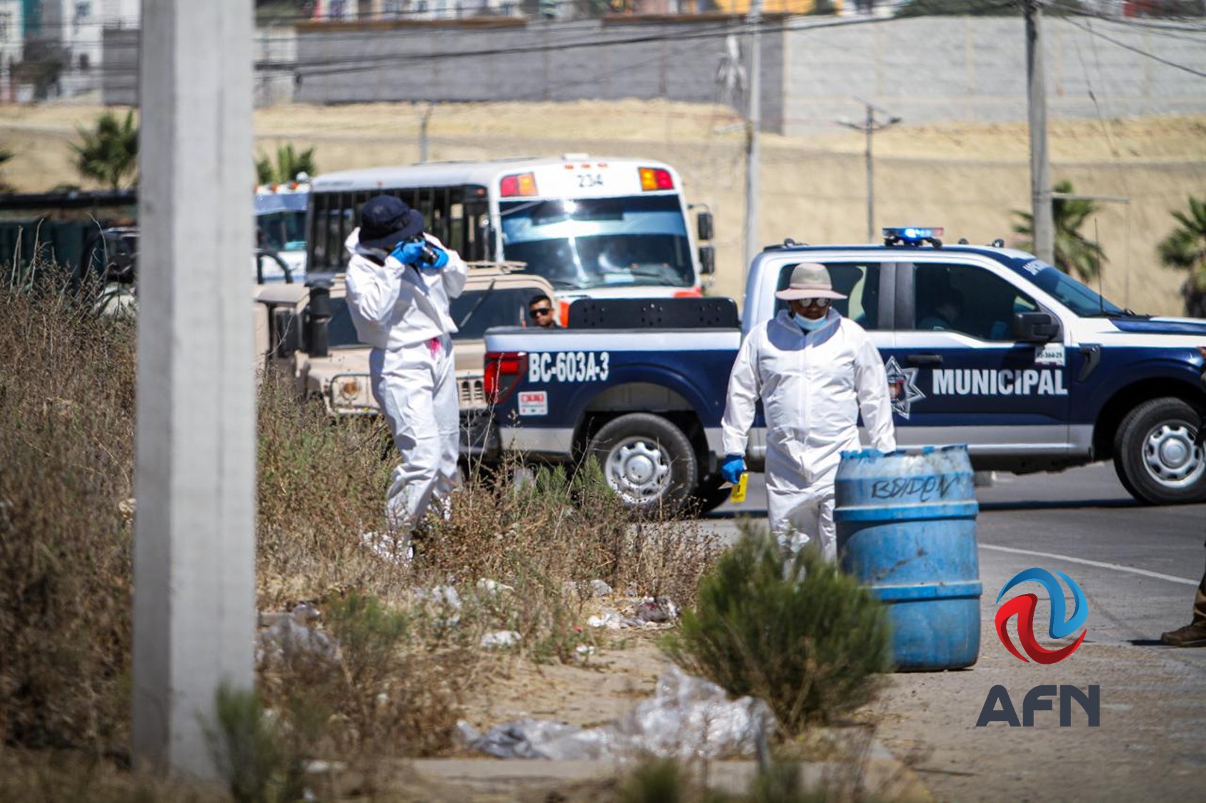 Hallan cuerpo de un hombre en un tambo, en el fraccionamiento Natura