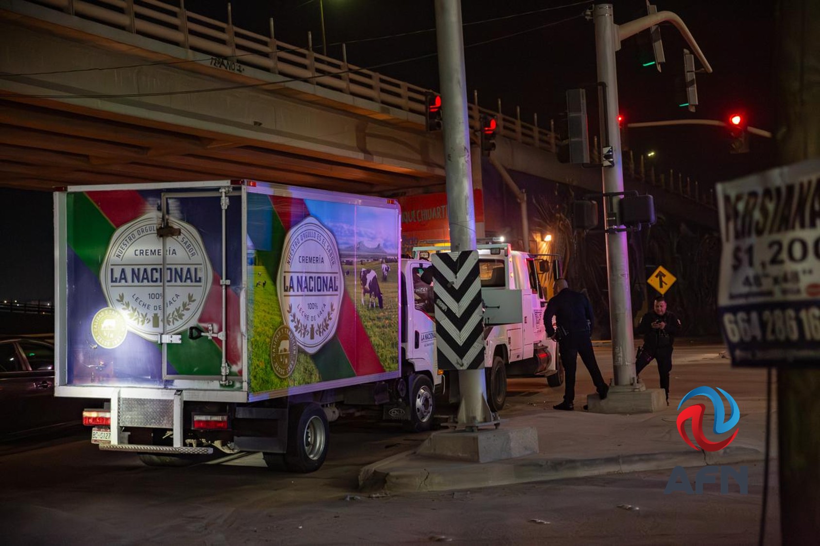 Hombres armados robaron dos camiones repartidores; hay dos detenidos