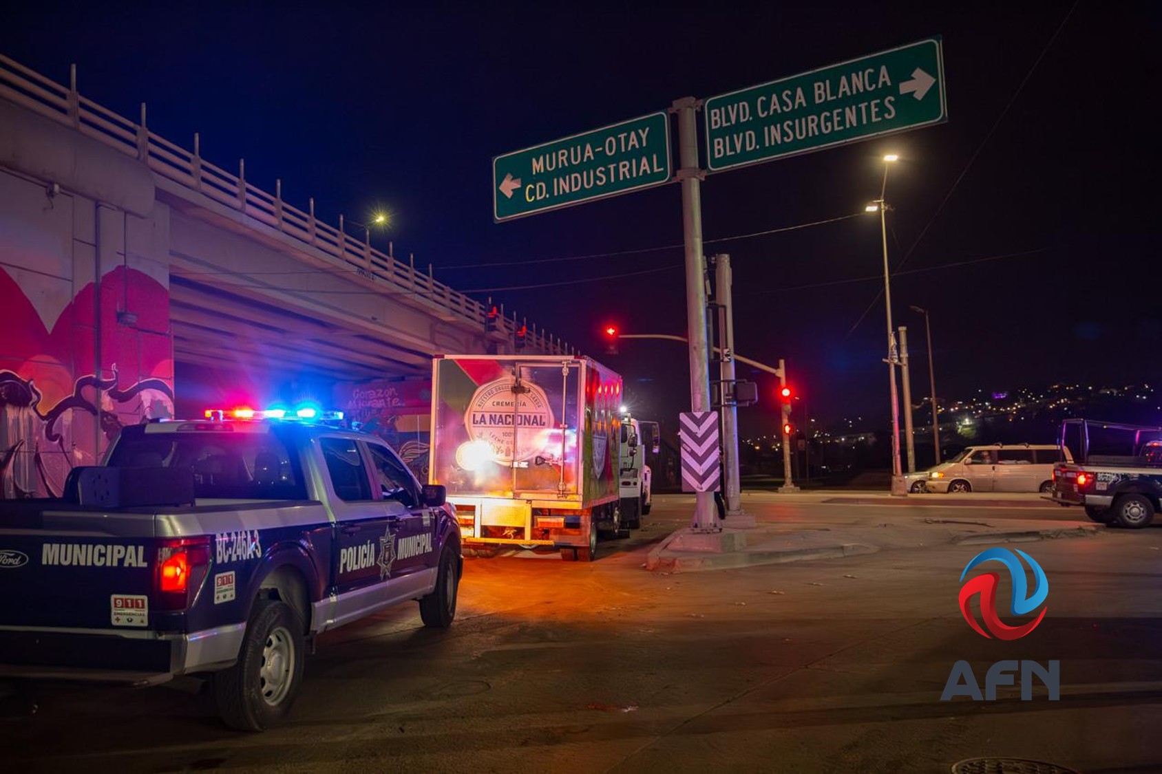 Hombres armados robaron dos camiones repartidores; hay dos detenidos