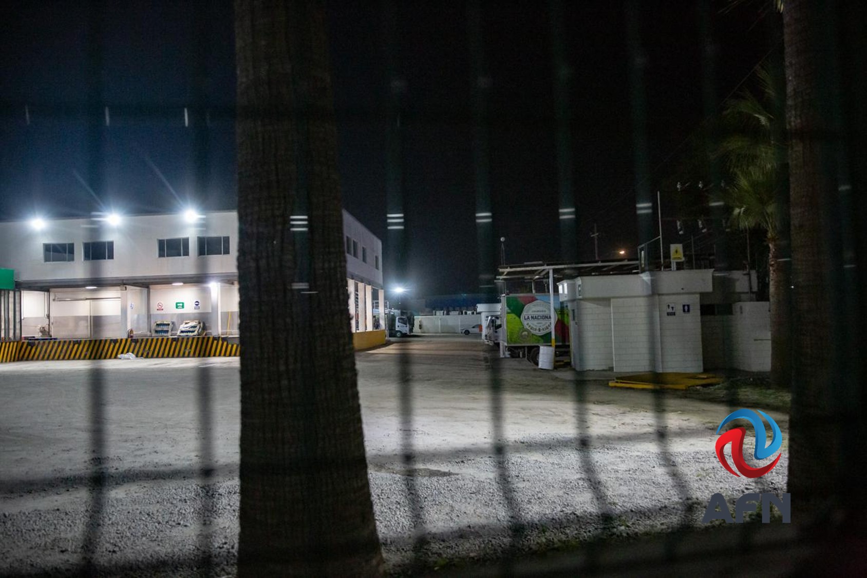 Hombres armados robaron dos camiones repartidores; hay dos detenidos