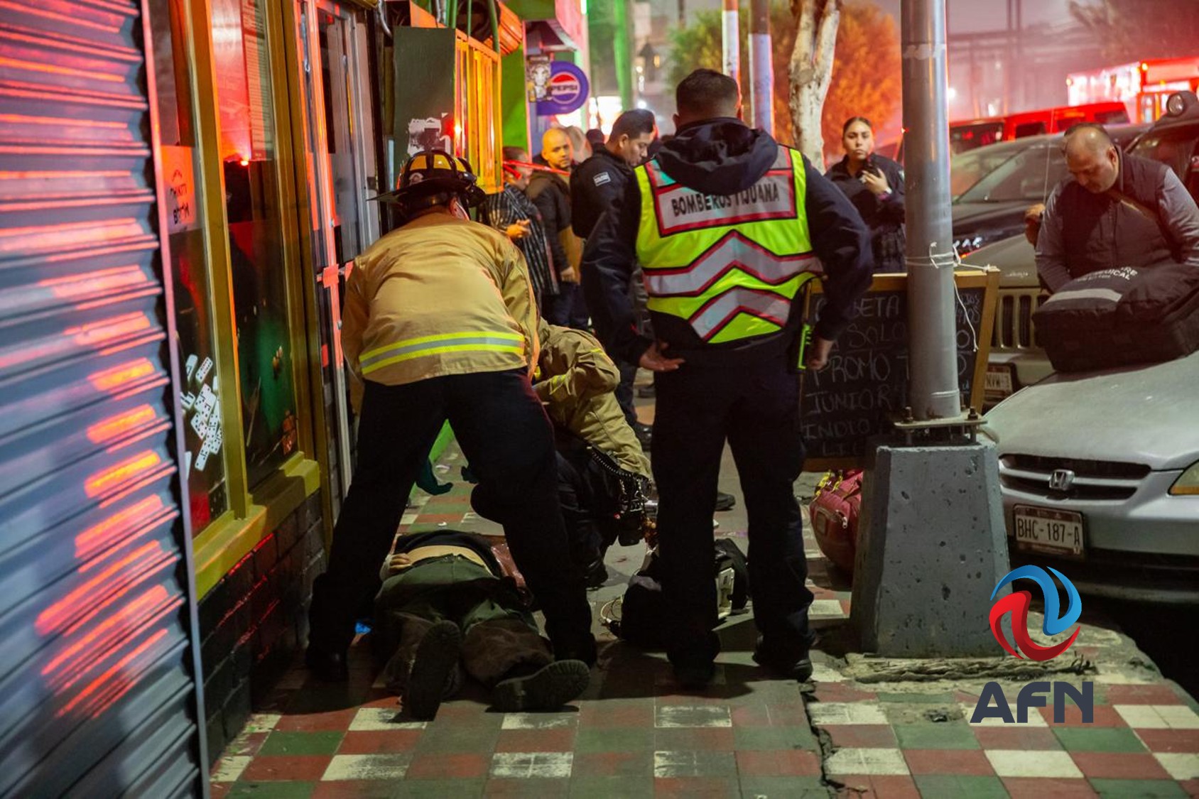 Balean a una joven frente a un bar de la zona Centro