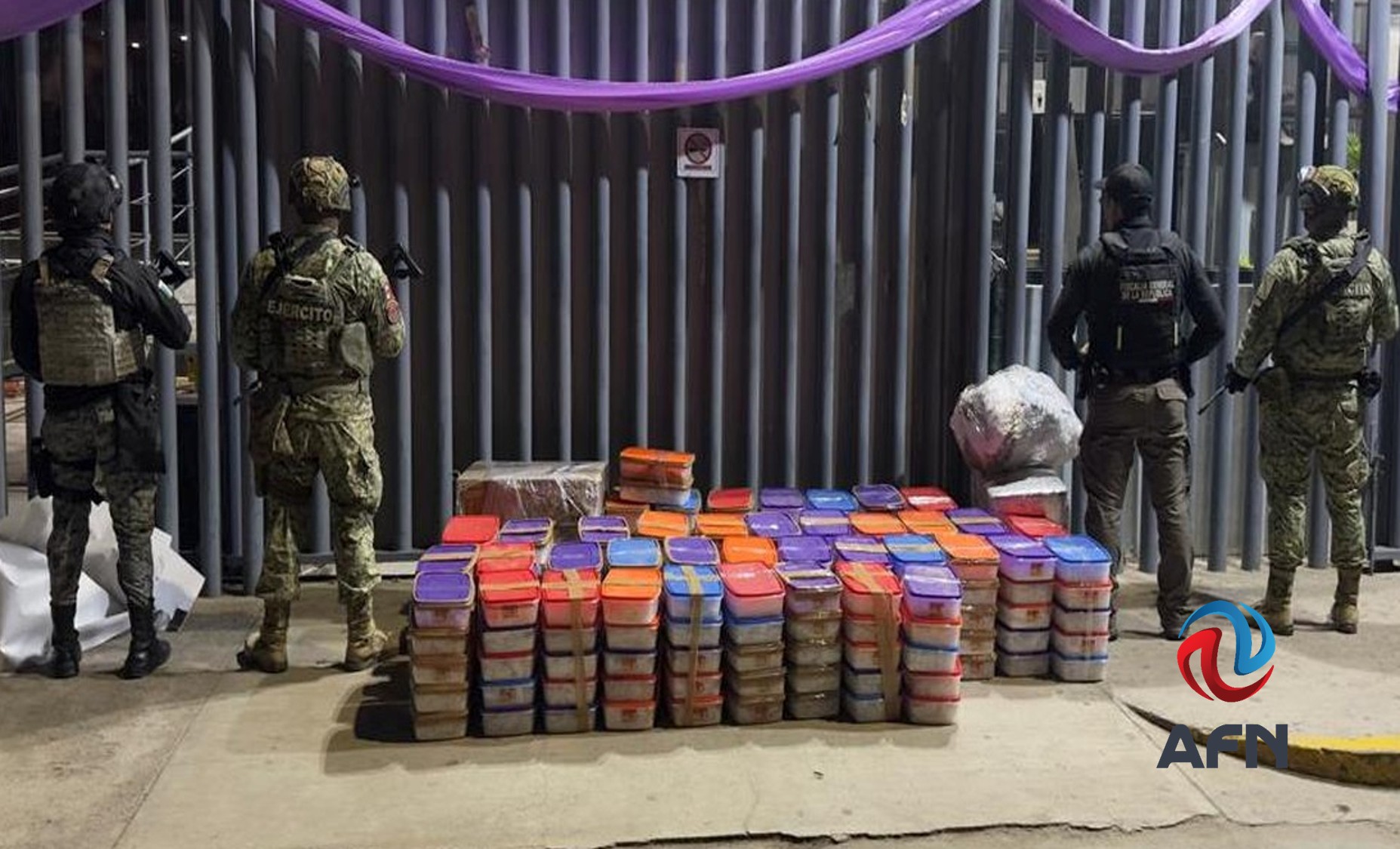 Fuerzas militares decomisaron armas, droga y equipo táctico en Tijuana y Tecate