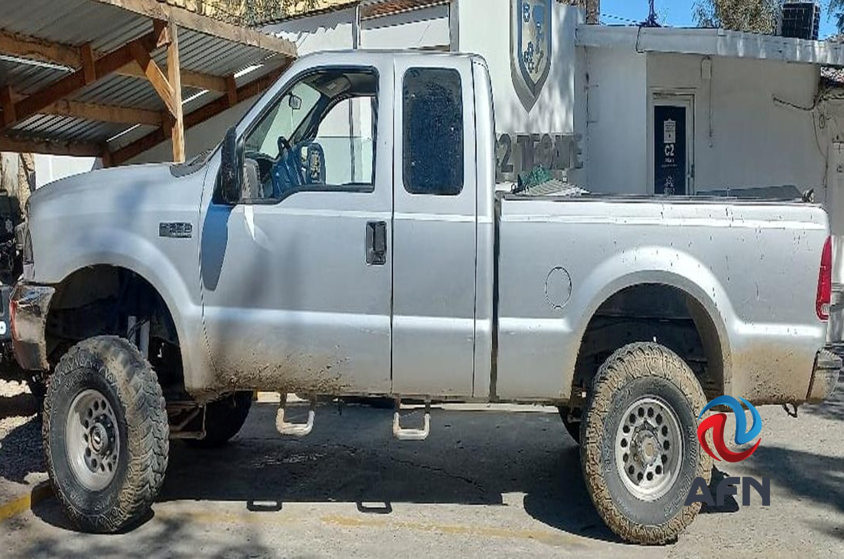 Fuerzas militares decomisaron armas, droga y equipo táctico en Tijuana y Tecate