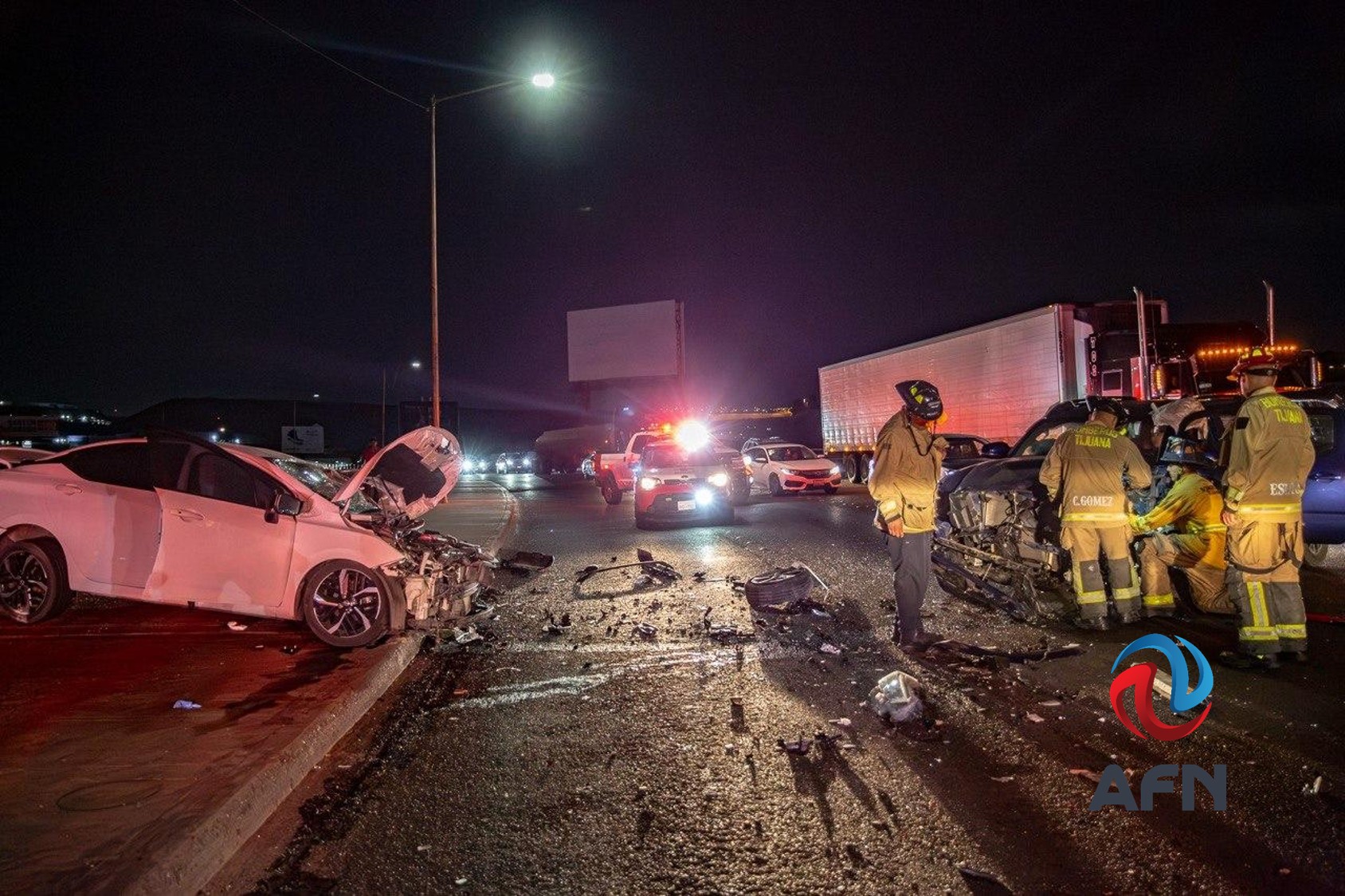 Aparatoso choque en el puente Lázaro Cárdenas deja cuatro heridos 