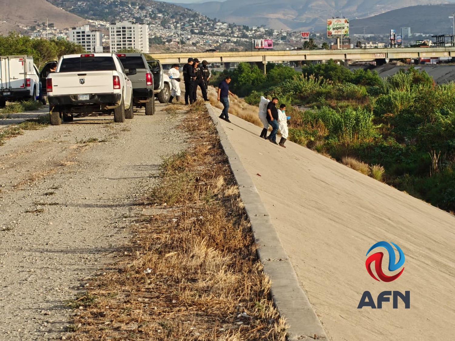 Hallan dos cadáveres en la canalización del Río Tijuana 