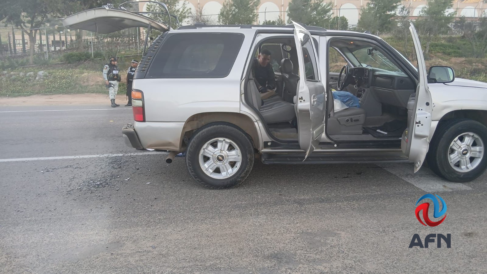 Detienen a hombre armado tras persecución en Ensenada