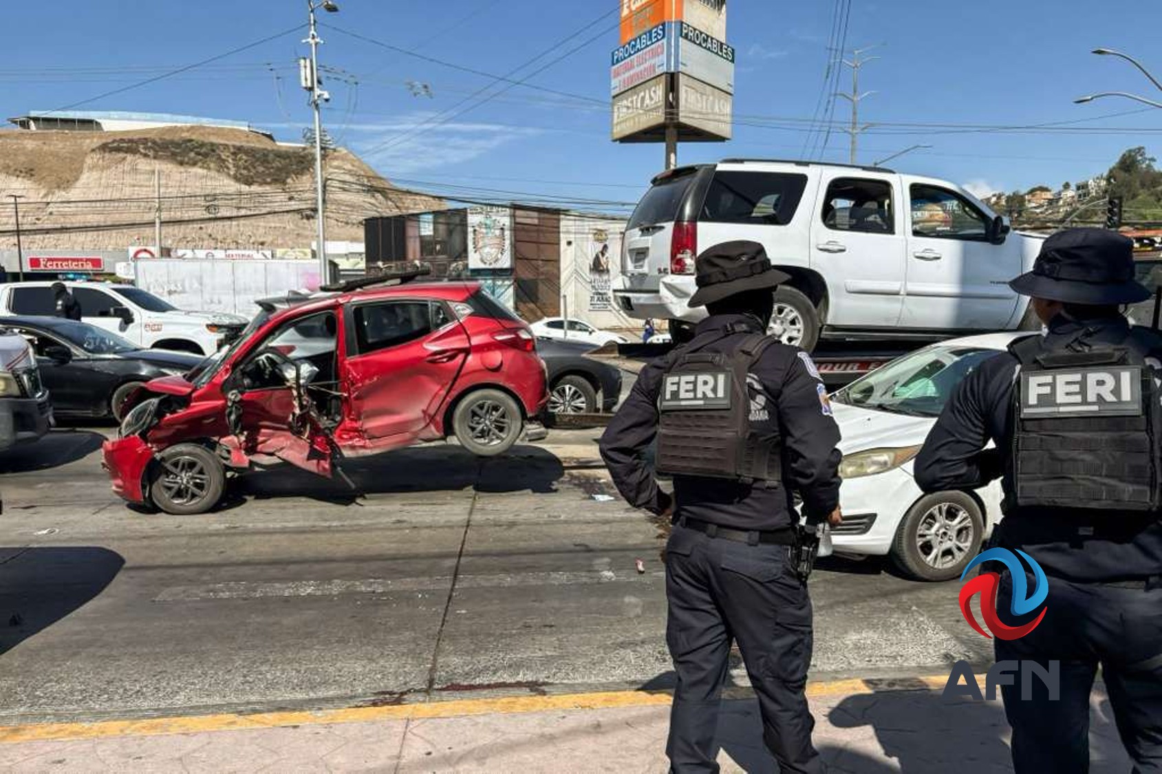 Persecución policiaca termina en choque múltiple; hay un detenido y al menos dos heridos 