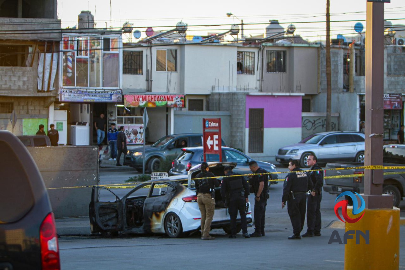 Incendian automóvil con tres cuerpos en su interior