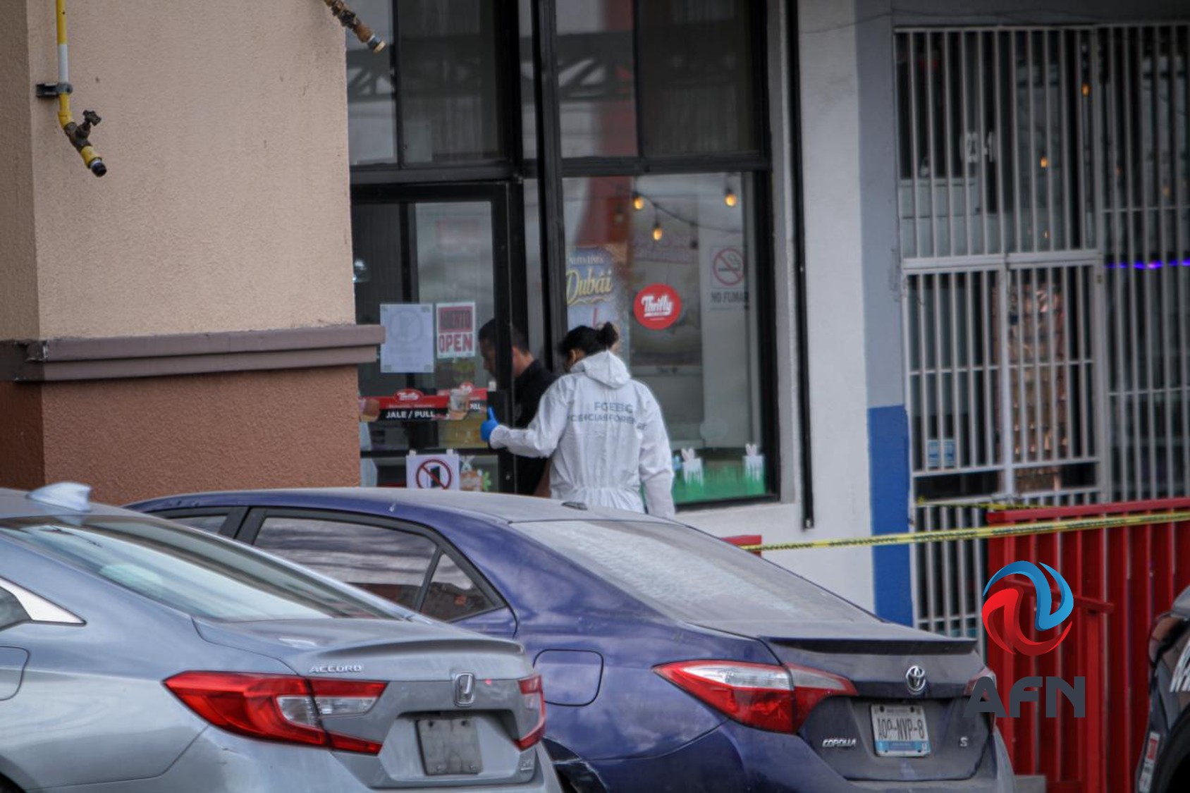 Asesinan a balazos a un hombre en una nevería cerca de comandancia policiaca 