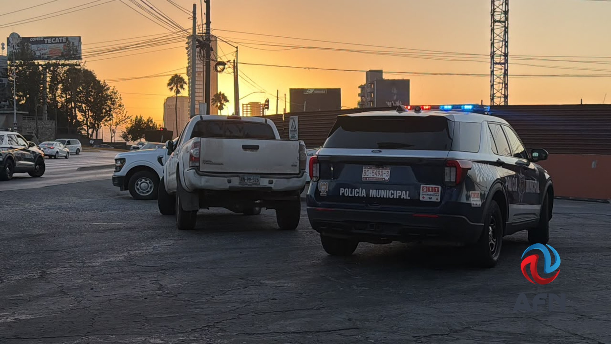 Abandonan automóvil con restos humanos frente al Estadio Caliente