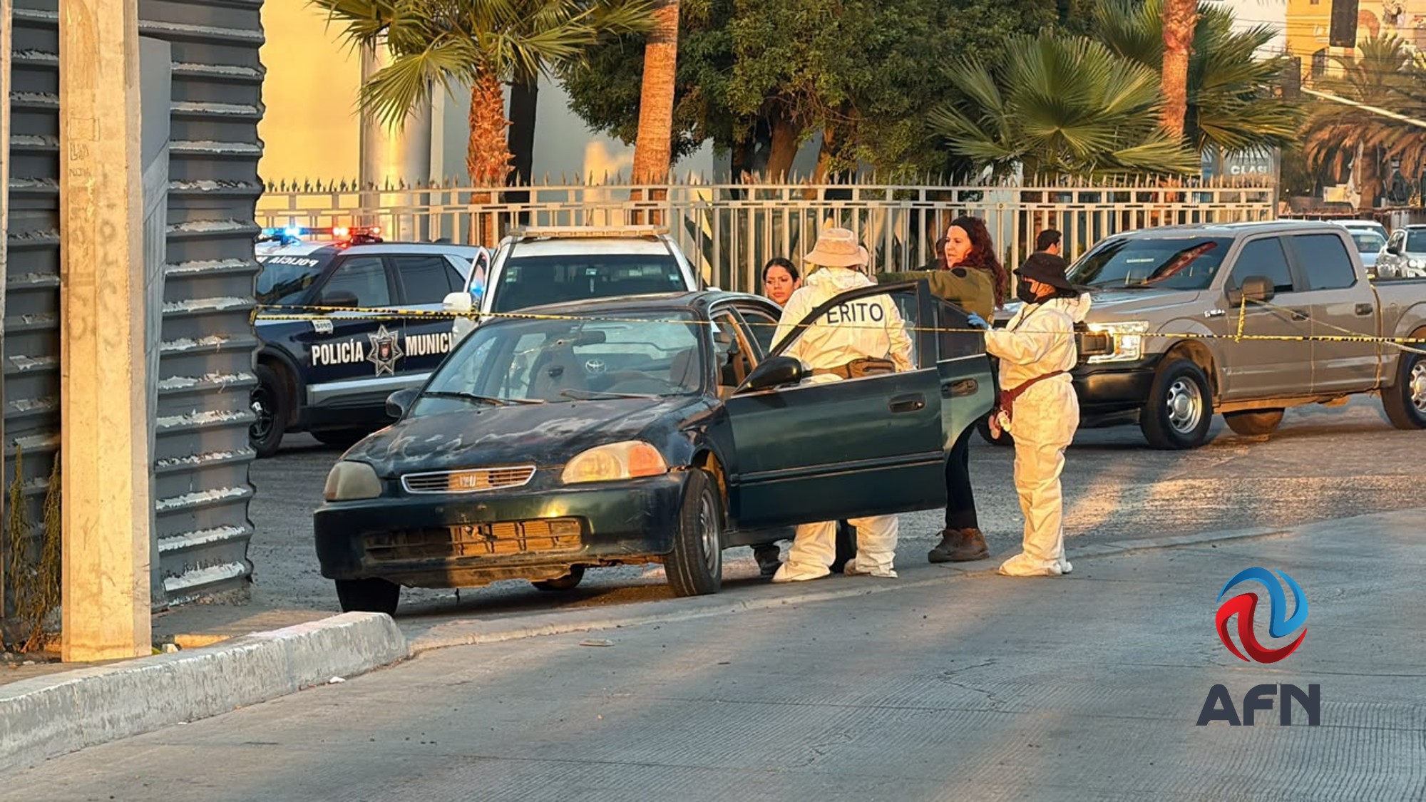 Abandonan automóvil con restos humanos frente al Estadio Caliente