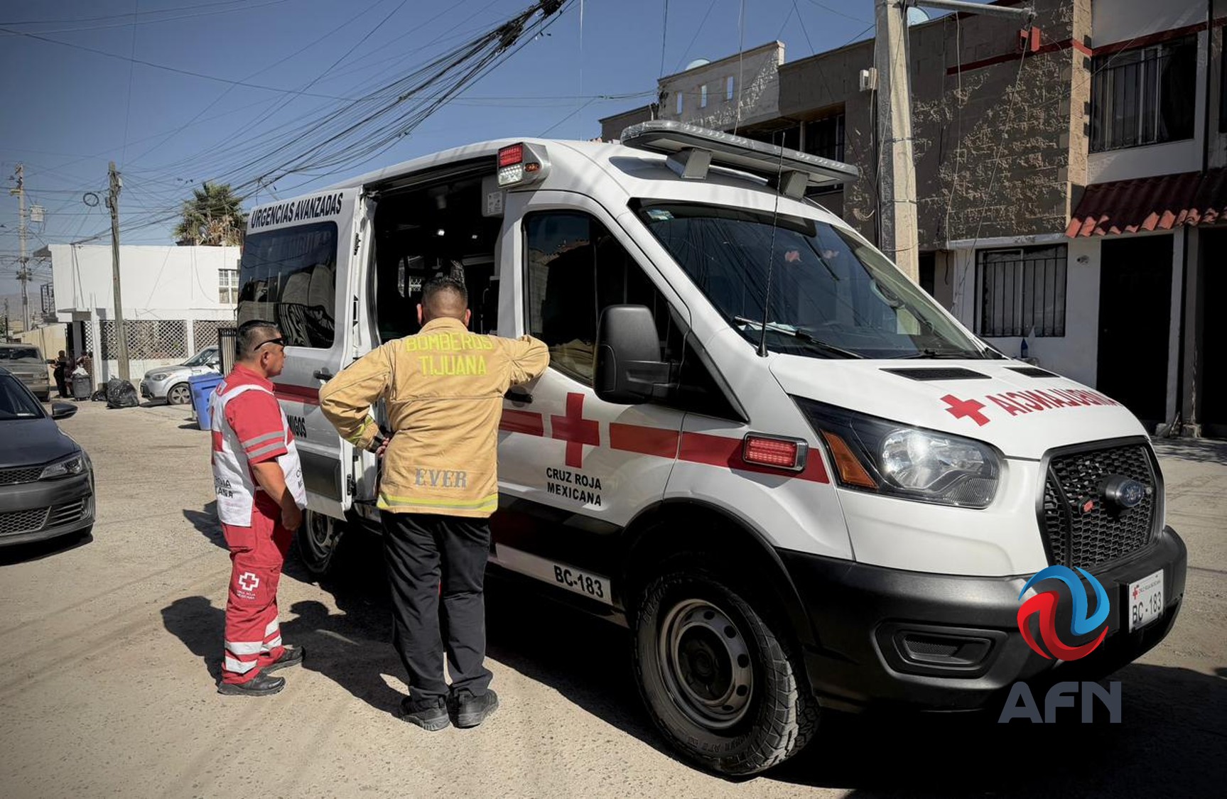 Volcó vehículo y cayó 15 metros hacia una privada en Cañadas del Florido