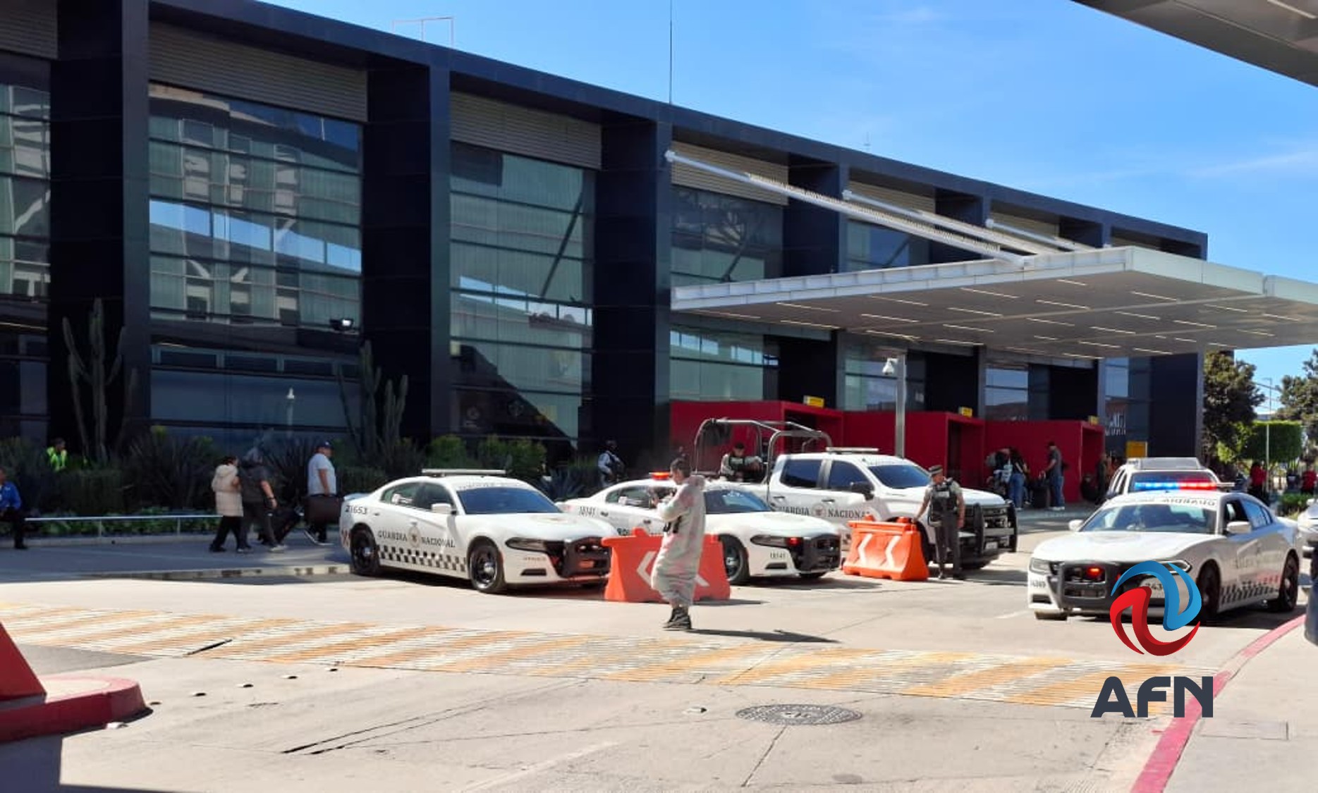 Aeropuerto de Tijuana opera con vigilancia extrema; restringen acceso