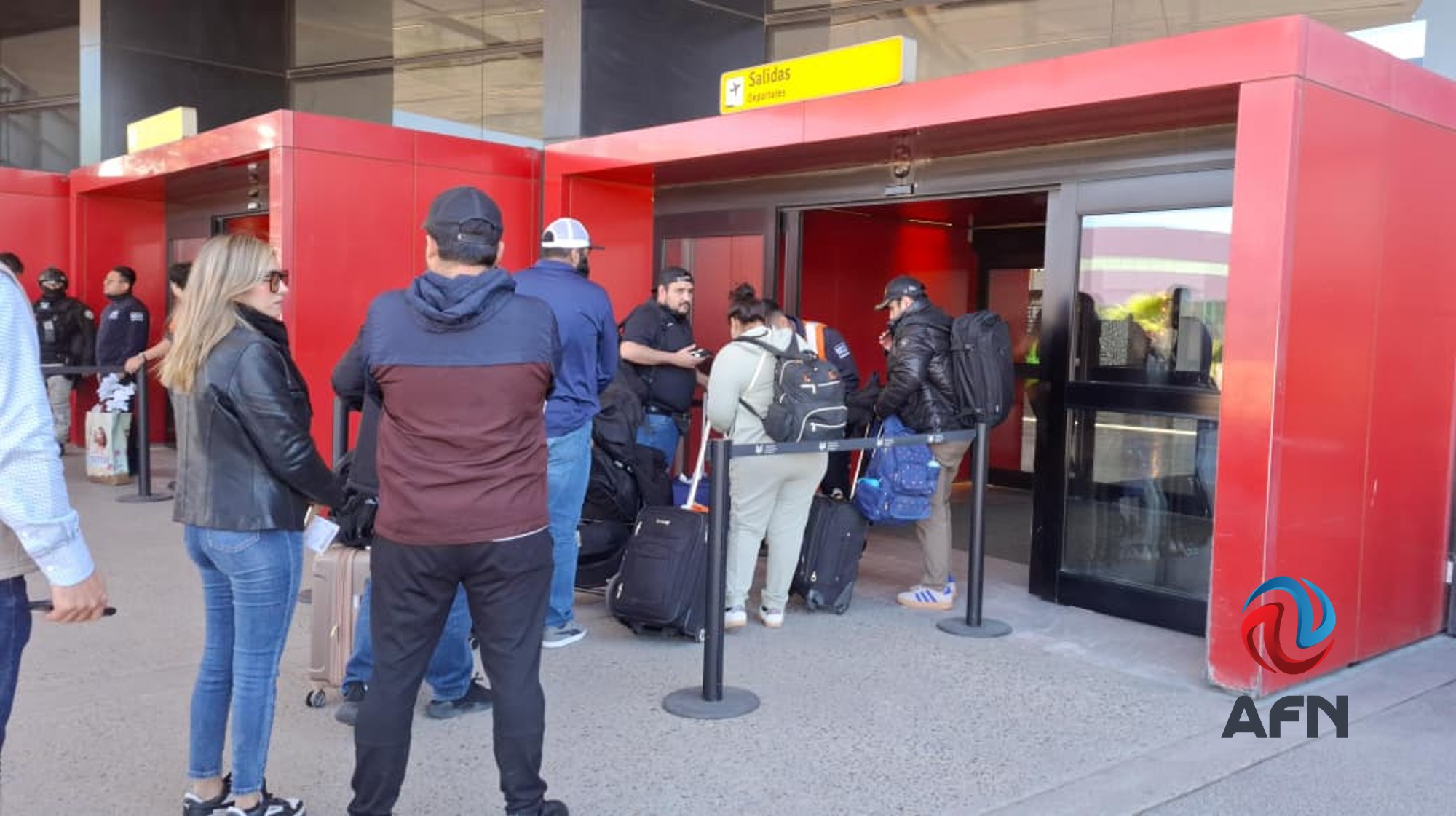 Aeropuerto de Tijuana opera con vigilancia extrema; restringen acceso