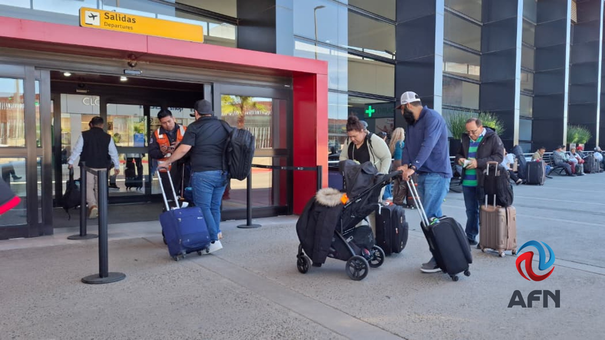 Aeropuerto de Tijuana opera con vigilancia extrema; restringen acceso