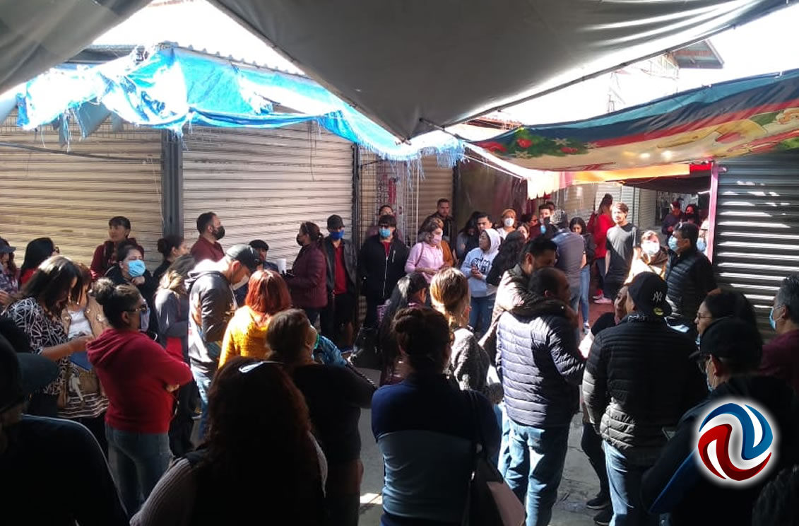 Locatarios de swap meet protestan por cobro de rentas