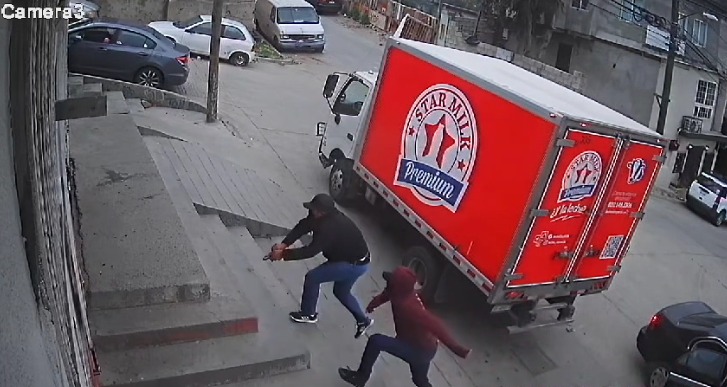 Secuestran a una mujer en tienda de abarrotes; video del hecho circula ...
