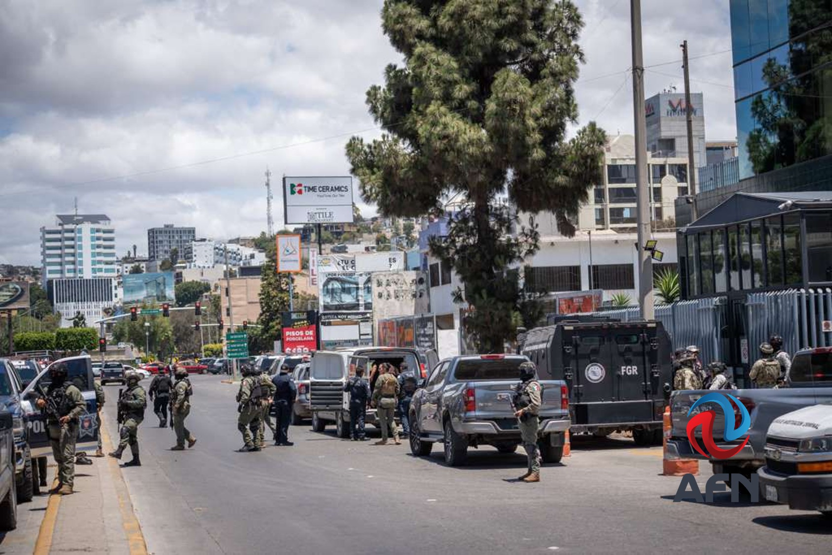 Trasladan a la FGR en Tijuana a detenido con casi media tonelada de meta