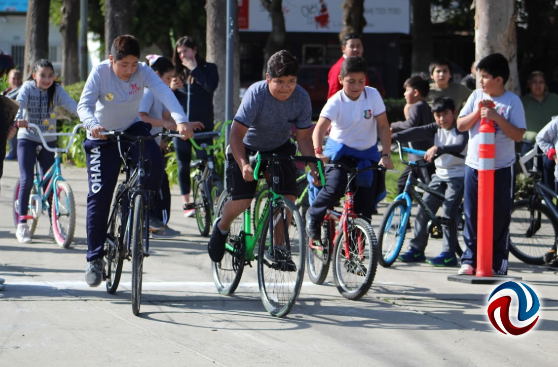 Bicicletas y cascos a participantes de torneo Bicicross