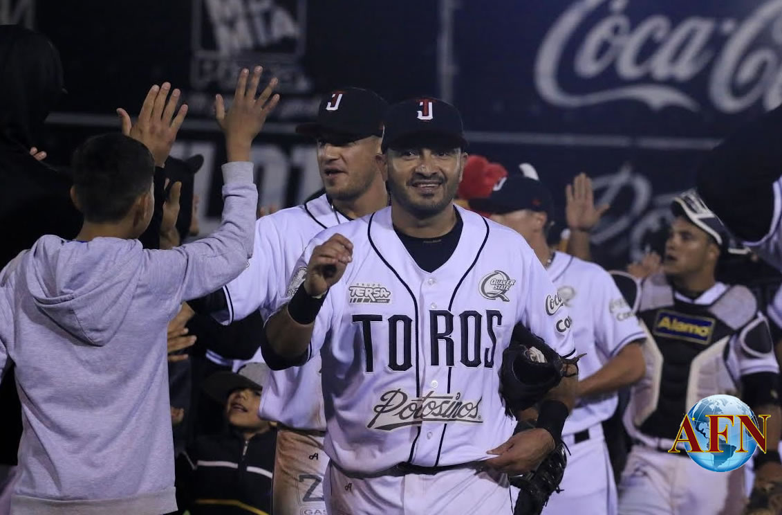 Aseguran Toros serie y vuelven a la cima