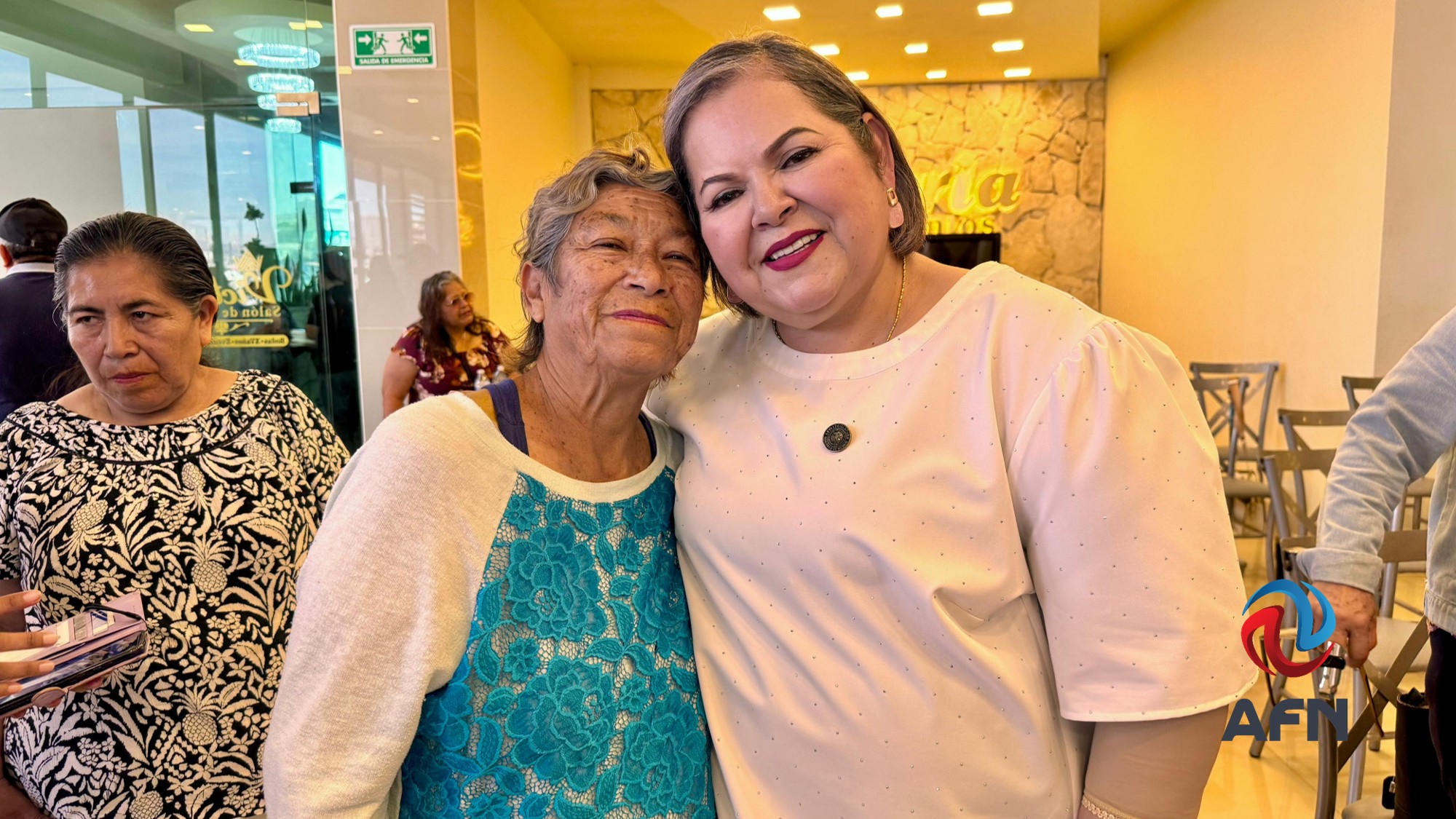 Eva Moreno expuso su trabajo ante mujeres obradoristas de Ensenada