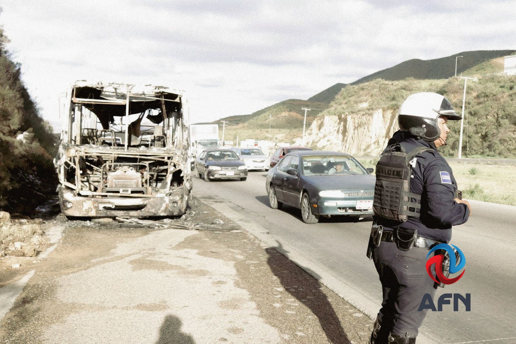 Arde unidad de transporte de personal sobre el Bulevar 2000; no hubo heridos