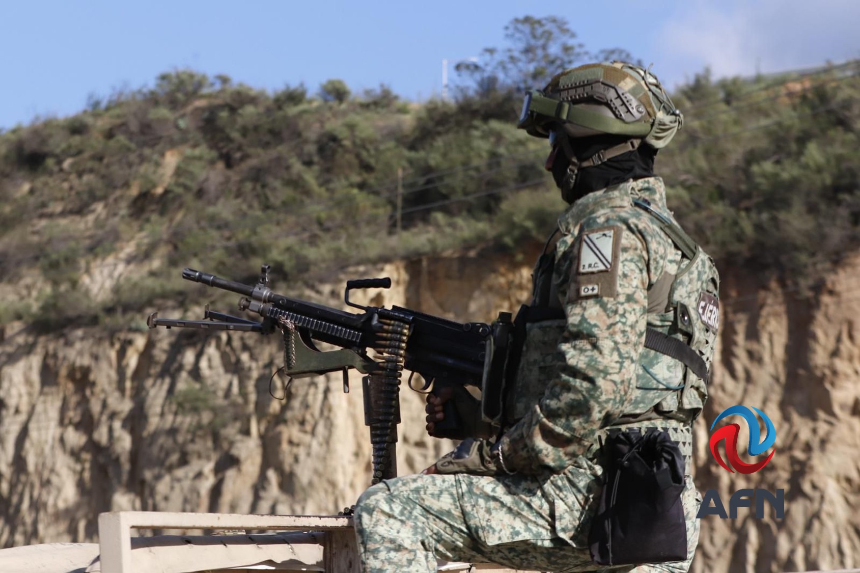 Arde unidad de transporte de personal sobre el Bulevar 2000; no hubo heridos