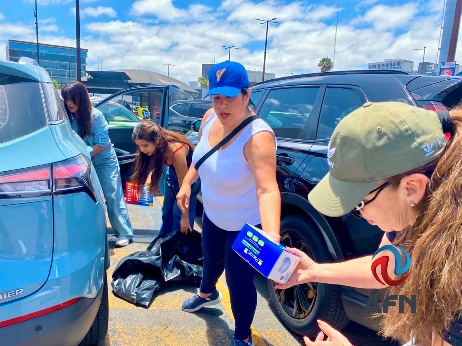 Venezolanos residentes en Tijuana organizan centro de acopio