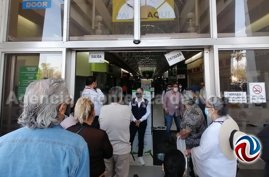 Largas filas se registraron durante la segunda aplicación de vacunas en Mexicali
