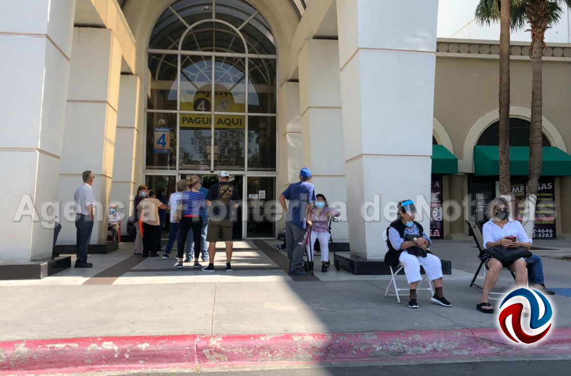 Largas filas se registraron durante la segunda aplicación de vacunas en Mexicali