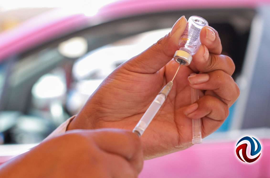 Tijuaneses de cincuenta años pueden vacunarse en el Baja Center