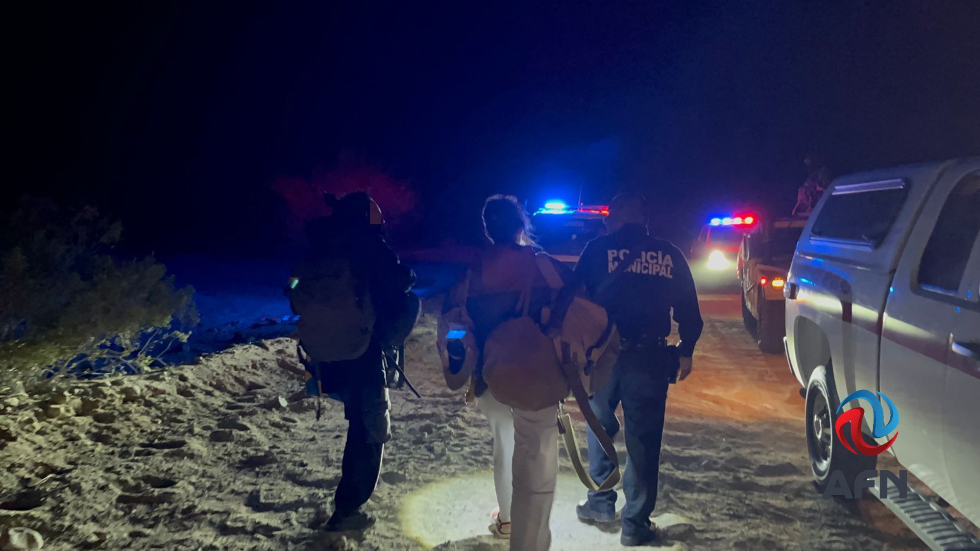 Rescatan a tres turistas varados en el área de la Laguna Salada