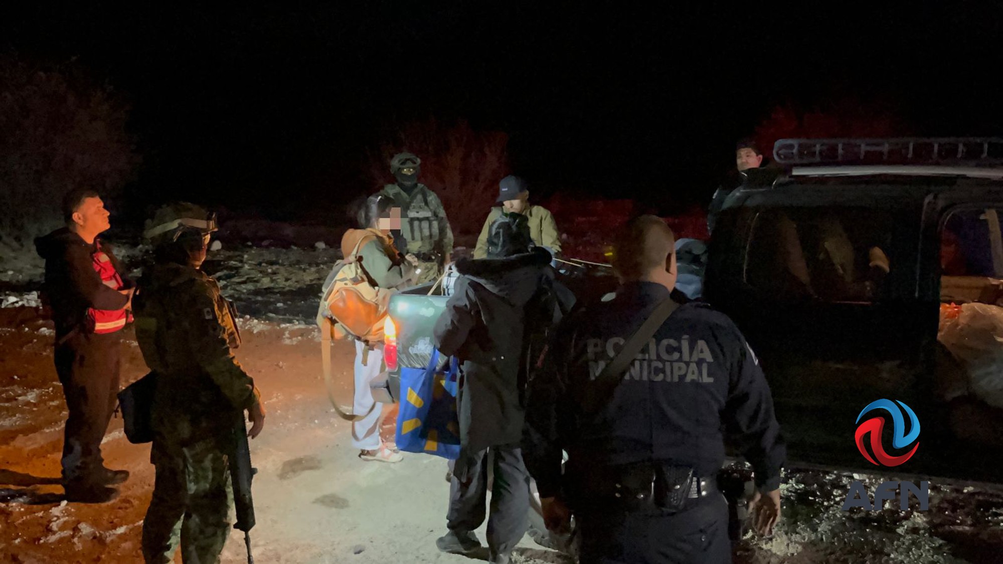 Rescatan a tres turistas varados en el área de la Laguna Salada