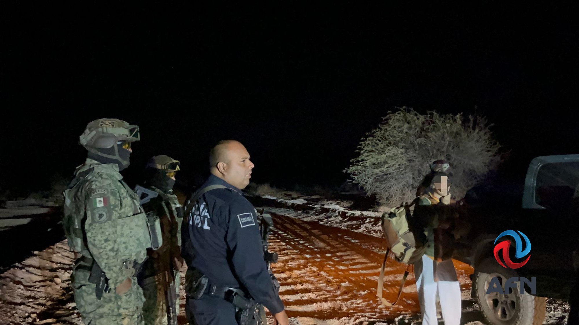 Rescatan a tres turistas varados en el área de la Laguna Salada