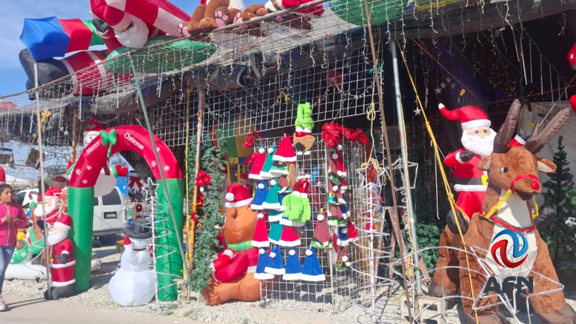 Destaca el comercio navideño en las calles de Tijuana