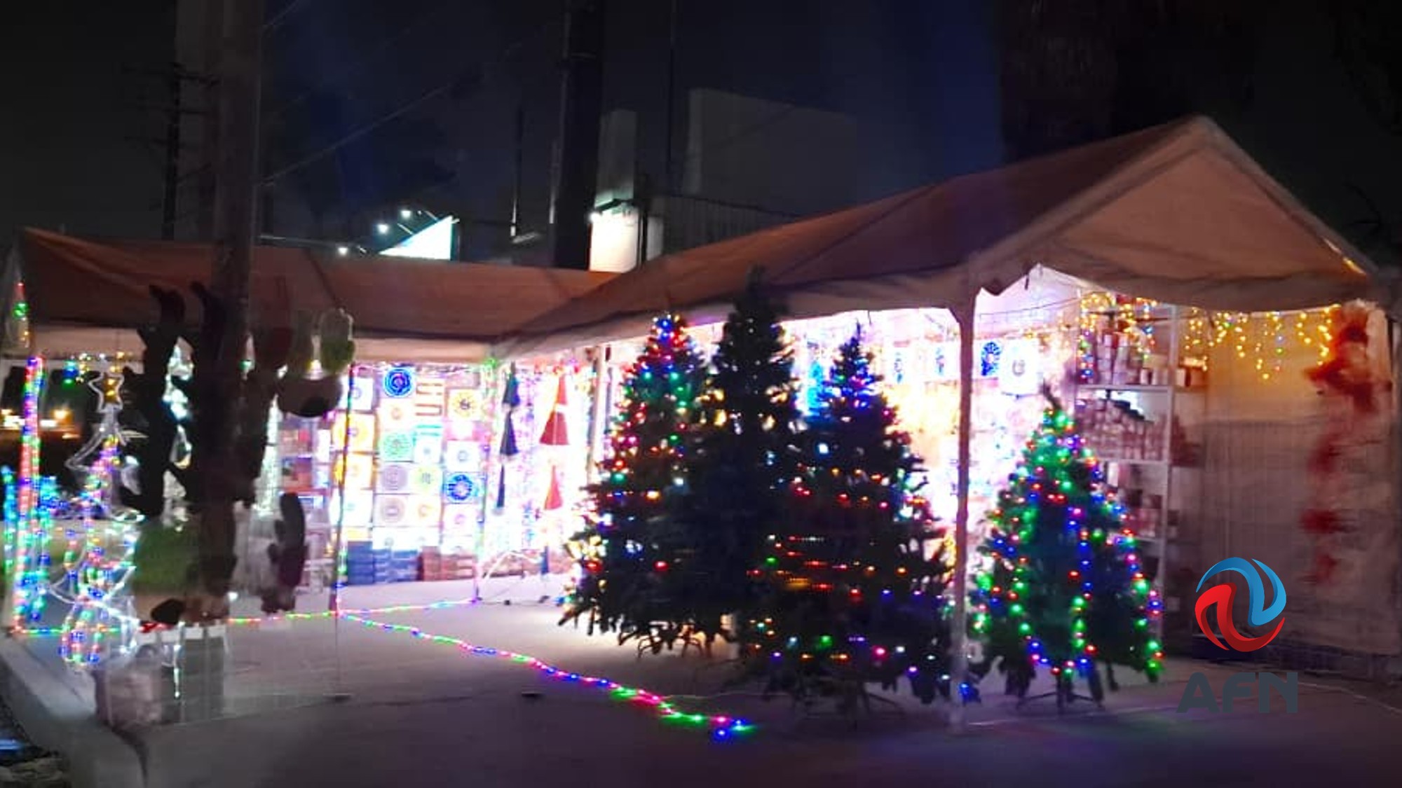 Destaca el comercio navideño en las calles de Tijuana