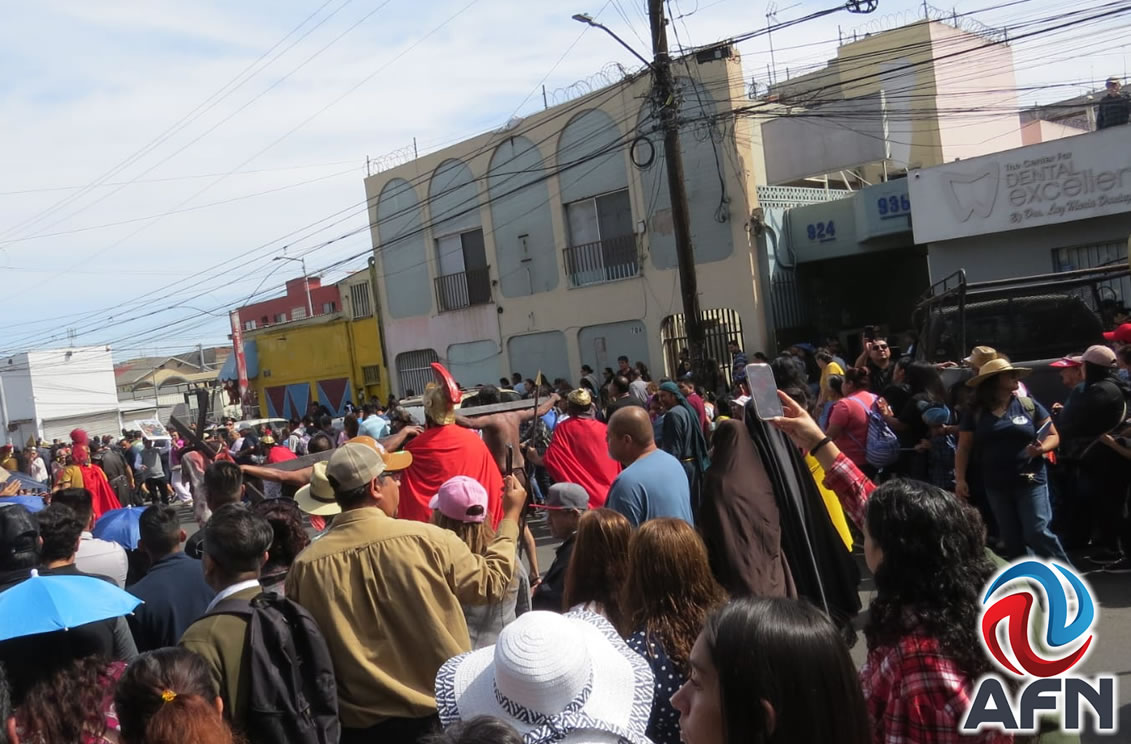 Realizan el tradicional Viacrucis viviente en la zona Centro