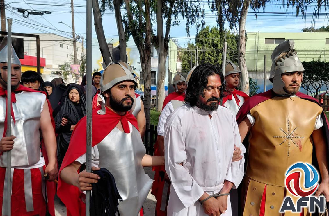 Representan el Viacrucis de Viernes Santo vecinos del Ejido Chilpancingo