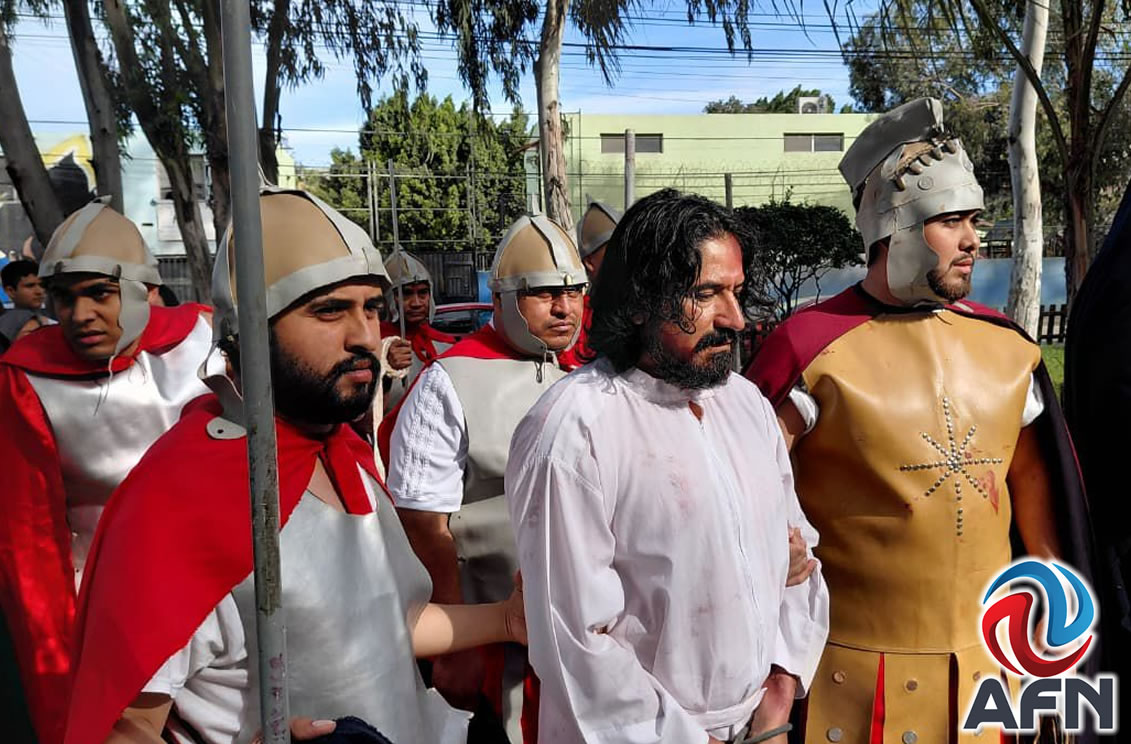 Representan el Viacrucis de Viernes Santo vecinos del Ejido Chilpancingo