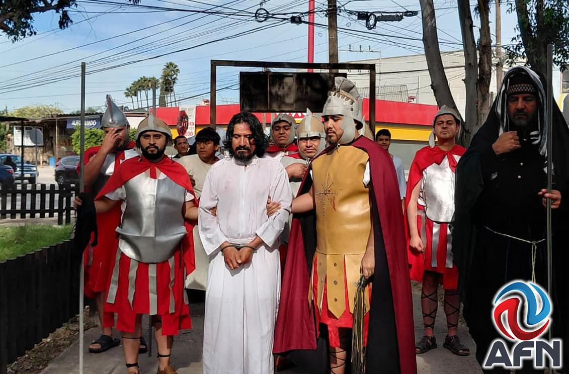 Representan el Viacrucis de Viernes Santo vecinos del Ejido Chilpancingo