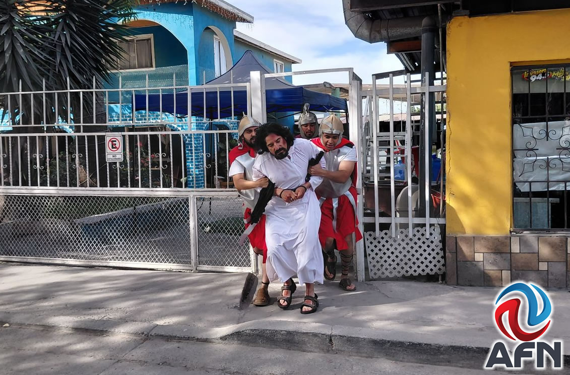 Representan el Viacrucis de Viernes Santo vecinos del Ejido Chilpancingo