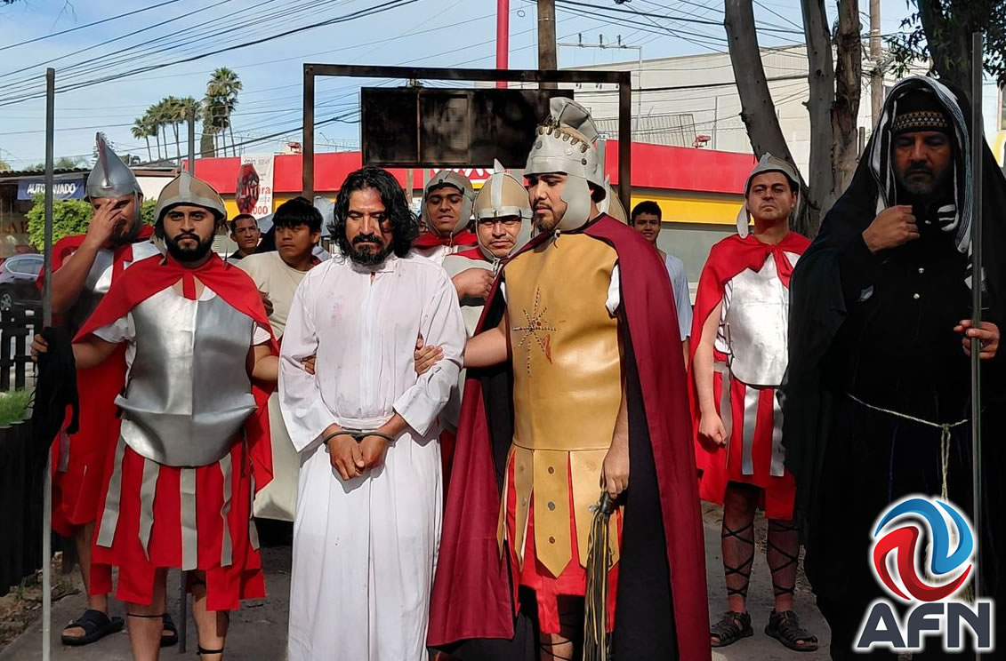Representan el Viacrucis de Viernes Santo vecinos del Ejido Chilpancingo
